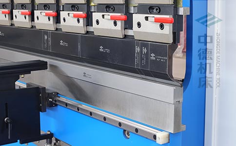 ZDPK-10025分段數(shù)控模具及高精度模具快夾，換模速度快5倍，加高型模托是門業(yè)制造專業(yè)配置.jpg
