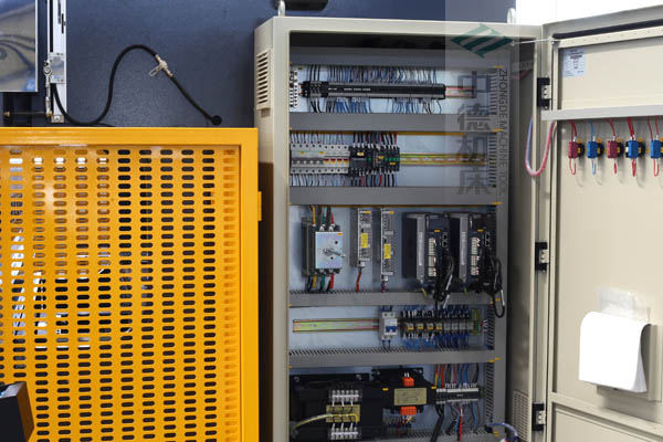 ZDPE8025-ESTUN原廠適配電氣箱總成，抗干擾能力強，電氣運行穩(wěn)定.jpg