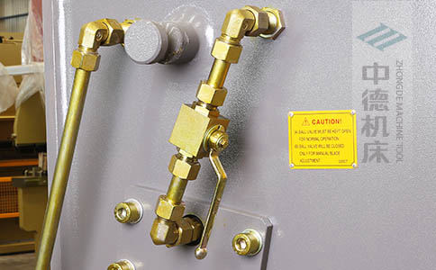 ZDS-432整機(jī)所有液壓管線均采用卡套式接頭，耐高壓，更換便捷.jpg