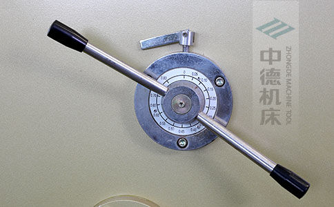ZDS-640剪板機(jī)刀片間隙手動調(diào)節(jié)器，刻度清淅，調(diào)節(jié)省力又簡便.jpg